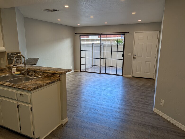 Building Photo - 10170 Palm Glen Dr