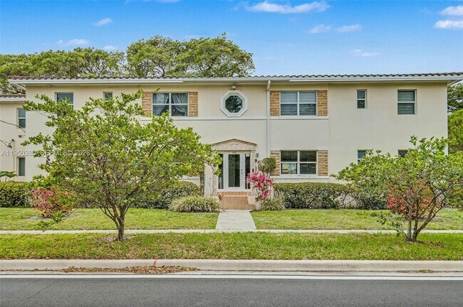 Building Photo - 9160 NE 8th Ave