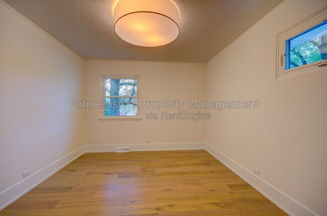 Building Photo - 209 W Gartner Rd