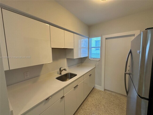 Building Photo - 836 81st St