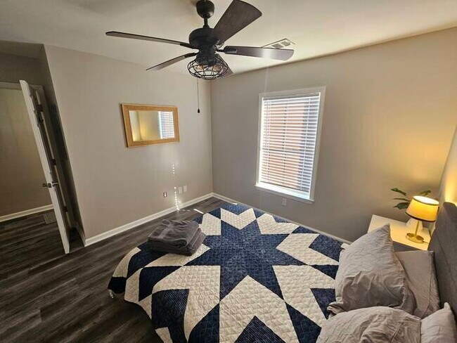 Building Photo - Furnished rental