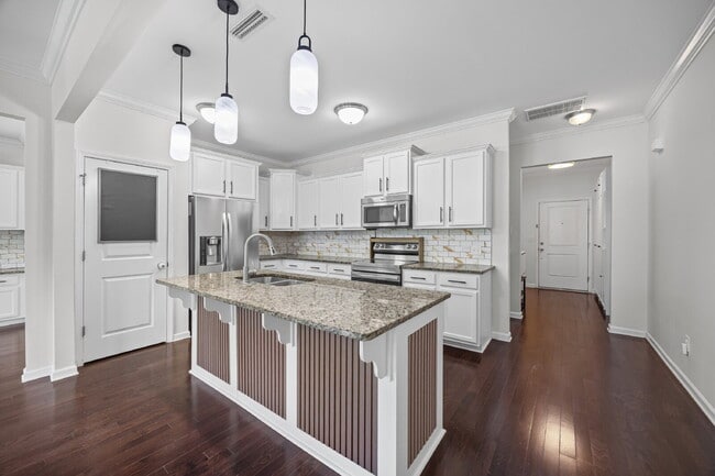 Building Photo - "Spacious 3-Bedroom Townhome with Fireplace, Pergola & Community Pool on Summerlake Drive!"