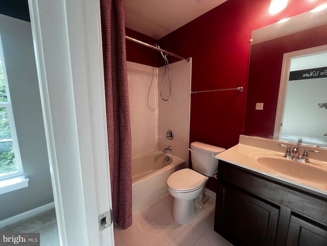 Building Photo - 8195 Falls Grove Dr