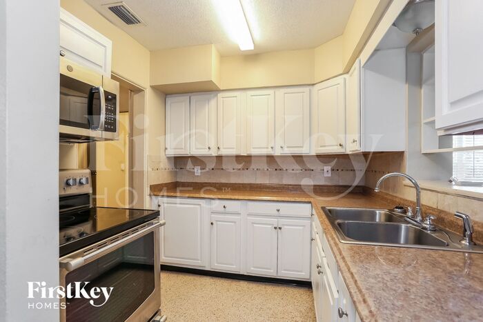 Building Photo - 5425 13th Ave N