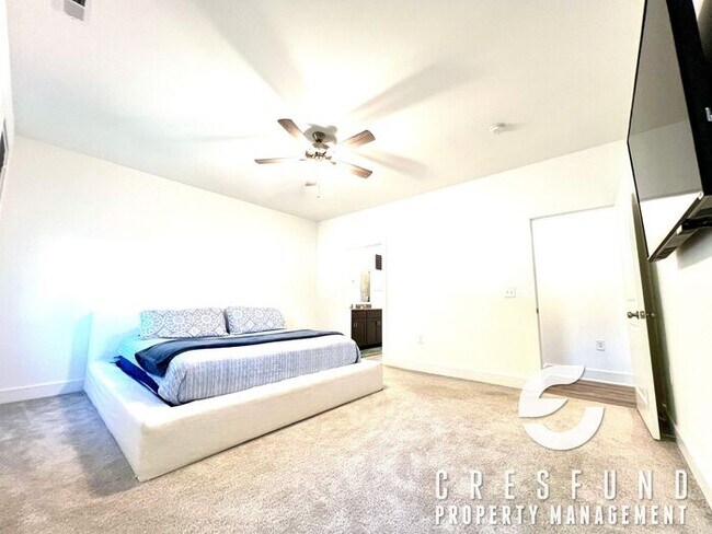 Building Photo - Close to Fort Bragg/Master BR Downstairs S...
