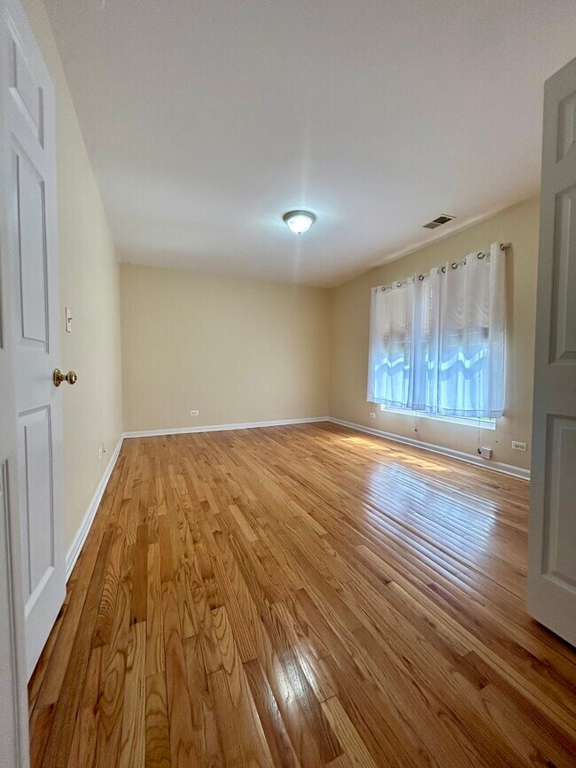 Building Photo - 1509 N Talman Ave