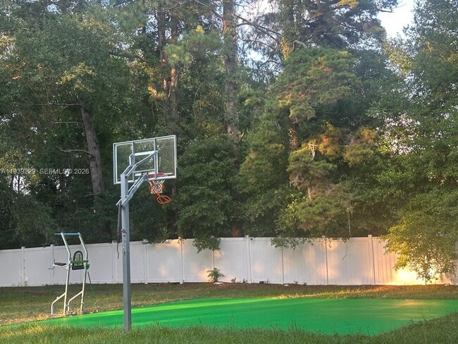 Building Photo - 399 SW Broderick Dr