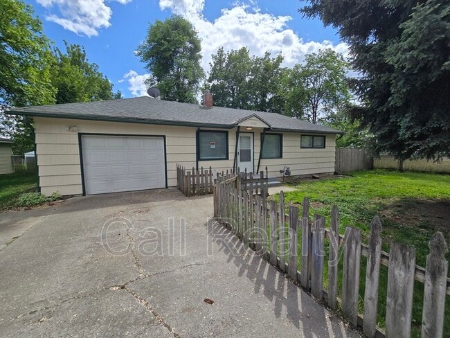 Primary Photo - 7610 E S Riverway Ave