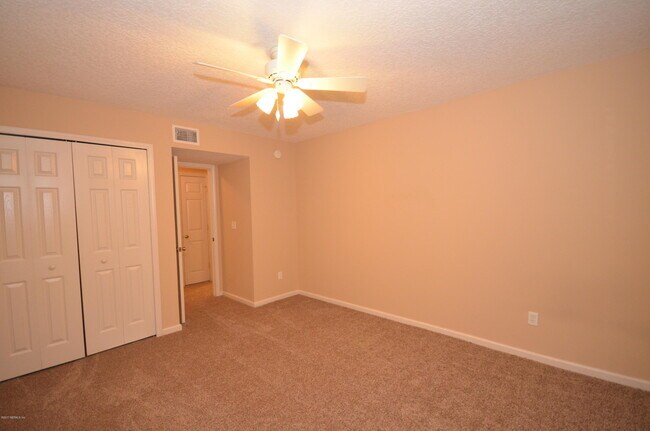 Building Photo - 13715 Richmond Park Dr N
