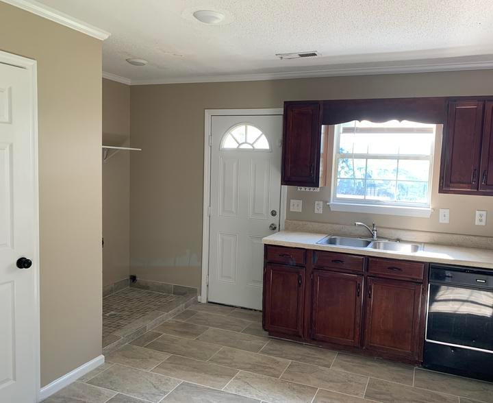 Building Photo - 330 Baldwin St SE