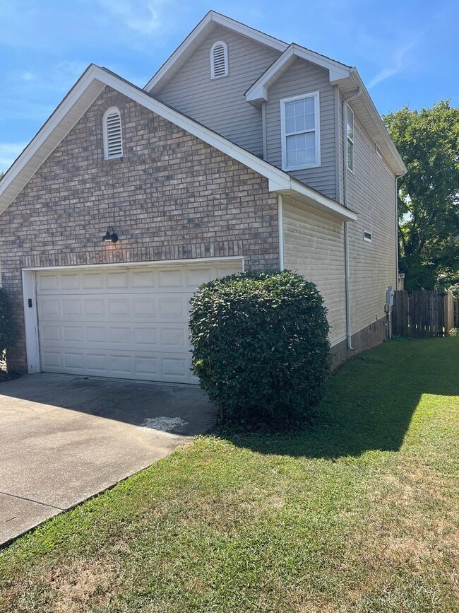 Building Photo - 3 Bed 2 Bath Home North Nashville