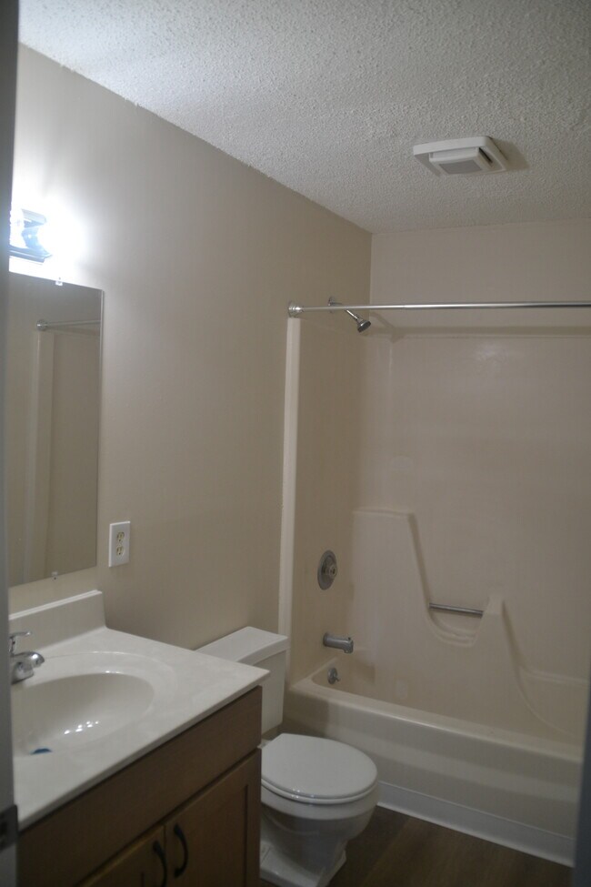 Building Photo - 12 St James Pl