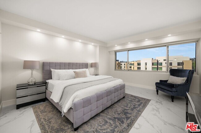 Building Photo - 10450 Wilshire Blvd