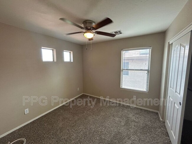 Building Photo - 17931 W Sunnyslope Ln