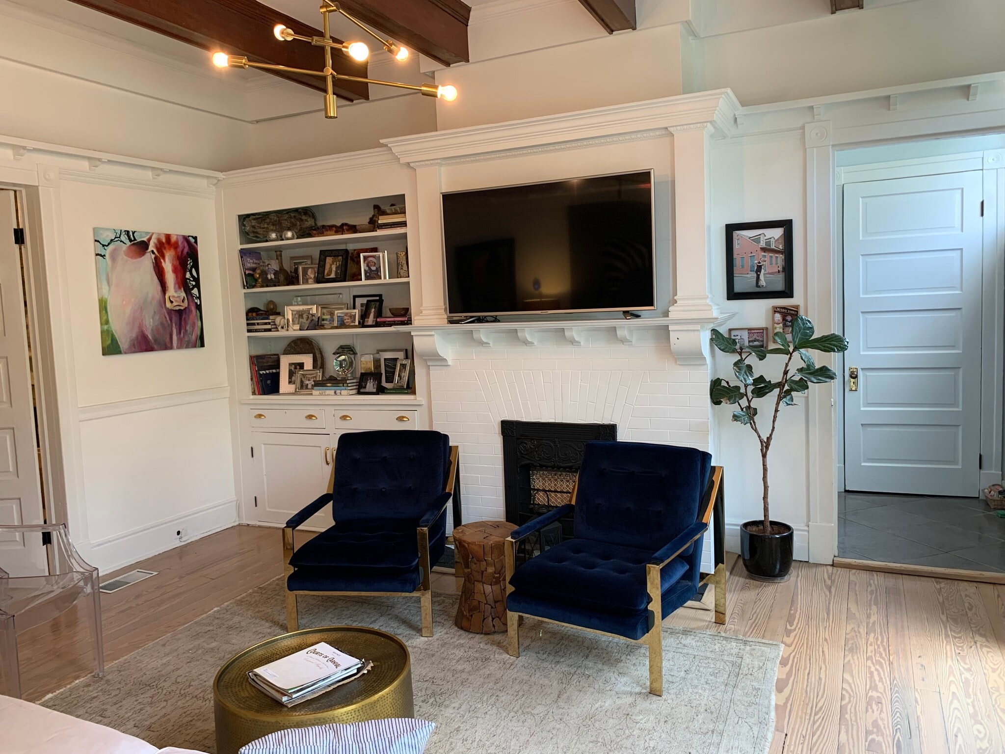 Living room/den with lots of light. - 1316 Pleasant St