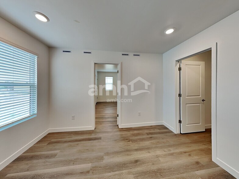 Building Photo - 7423 S Paseo Monte de Oro