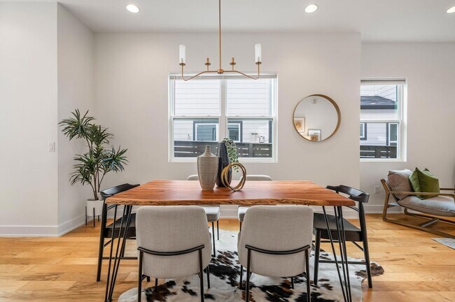 Building Photo - 1301 Cometa St