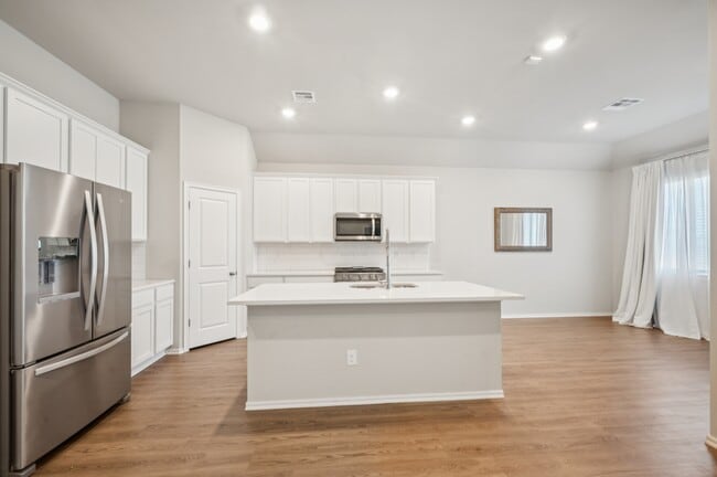 Building Photo - 4266 W Vlg Pk Dr