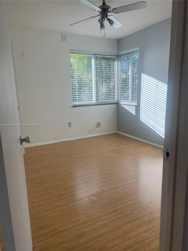 Building Photo - 225 SE 16th Ave