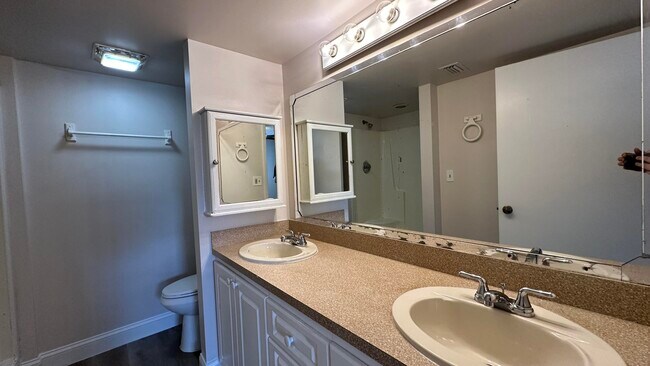 Building Photo - 905 Southridge Rd
