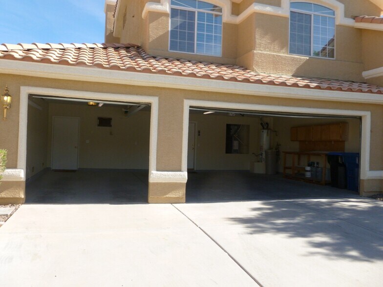 Building Photo - 208 Chaco Canyon Dr