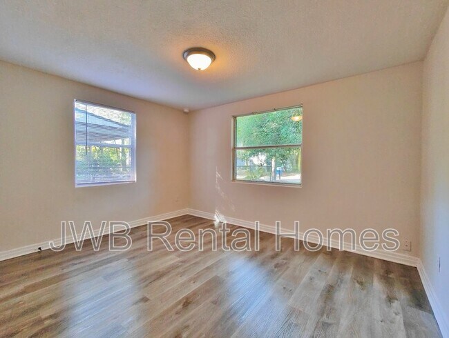 Building Photo - 9053 7th Ave