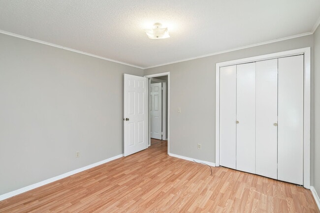 Building Photo - 302 Wakefield Rd