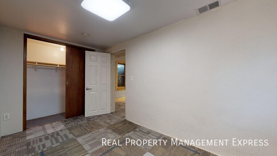 Building Photo - 2 Bedroom 1 Bathroom Apartment near August...