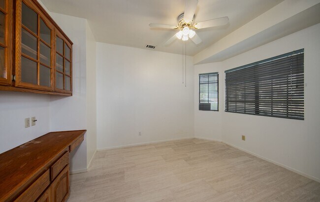 Building Photo - Spacious 4 Bedroom 3.5 Baths with Views!!
