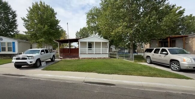 Primary Photo - 2 Bedroom 1 Bath House With Covered Patio,...