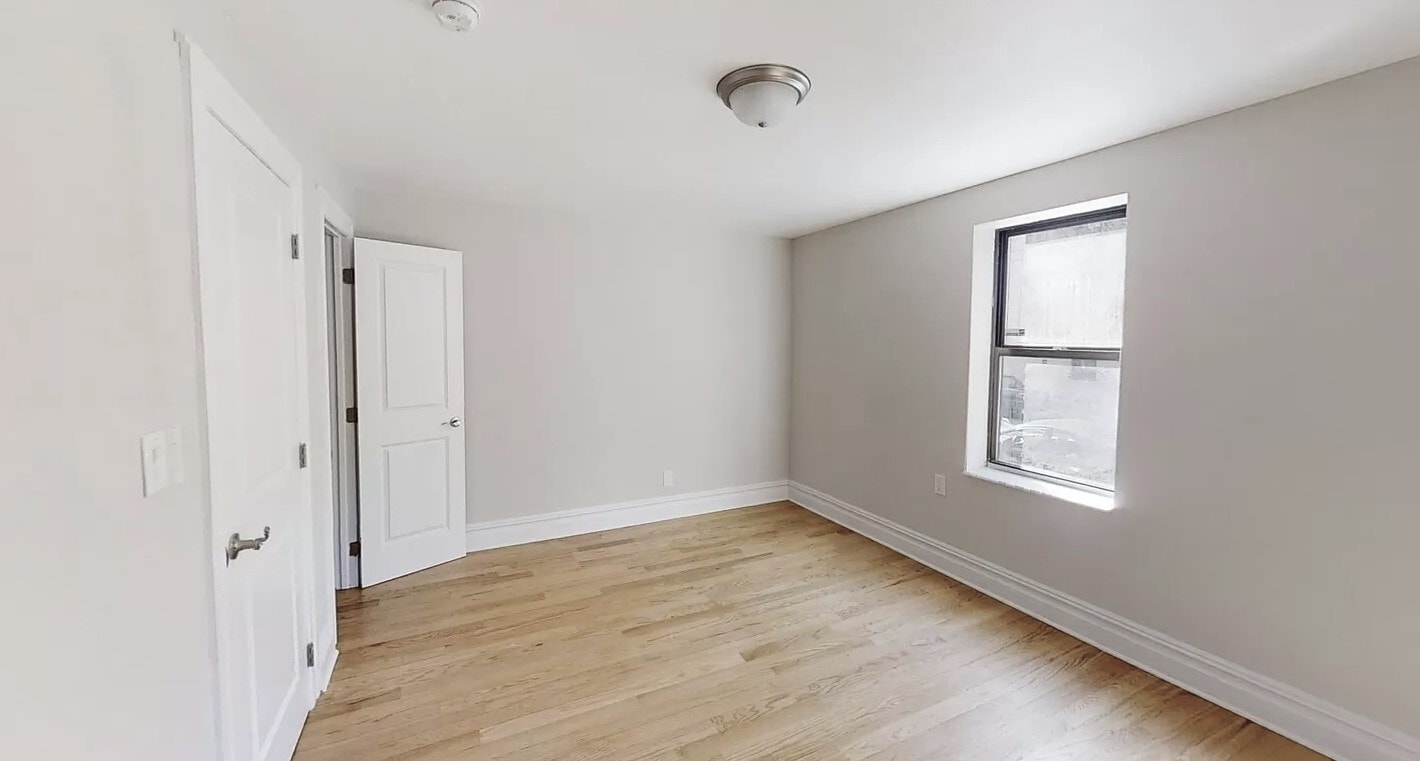 Building Photo - 157 E 37th St