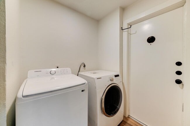 Building Photo - 4405 Button Bend Cir