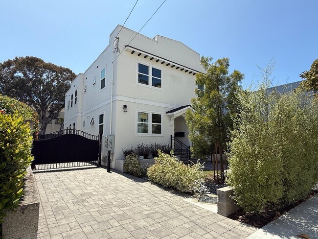 Building Photo - 125 Park Rd