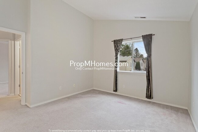 Building Photo - Three Bedroom Home in Aloha w/ Forest Like Surrounding!