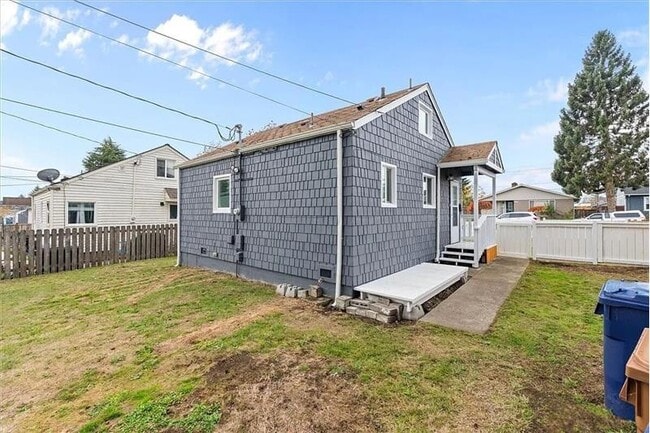 Building Photo - 6031 S Oakes St