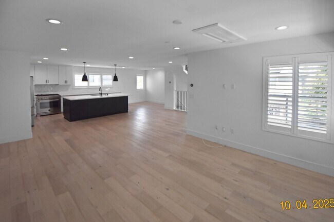 Building Photo - LuxurSmart Townhome with Solar | 3 Bed | 3.5 Bath | Built in 2021 | Walk to Sprouts/Dining