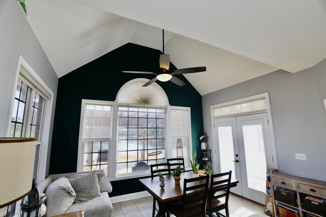 Building Photo - 1855 Beachforest Way