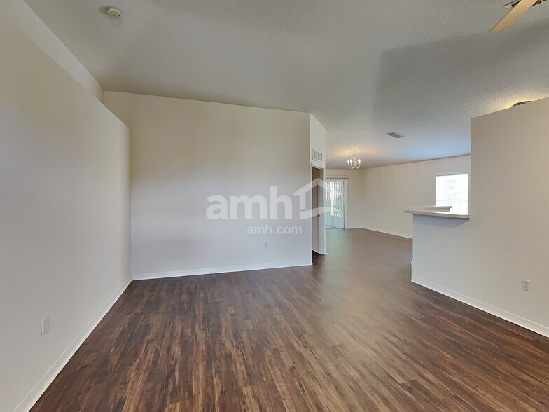 Building Photo - 5549 Shady Pine St S