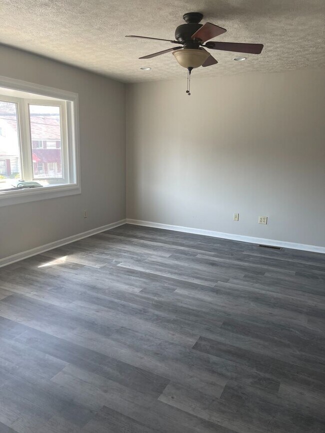 Building Photo - Newly Remodeled Home