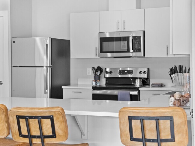 Building Photo - Sun Meadows