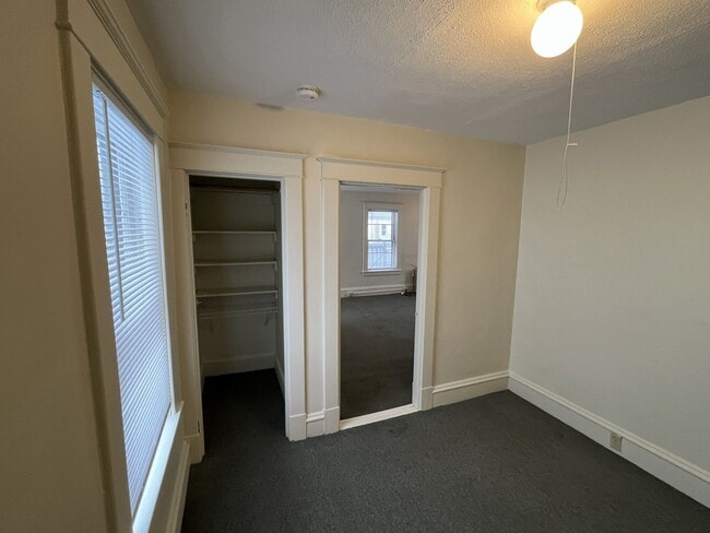 Building Photo - 31 Leclair St