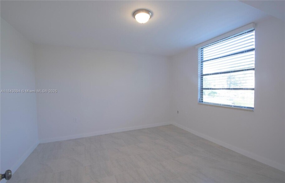 Building Photo - 1717 Whitehall Dr