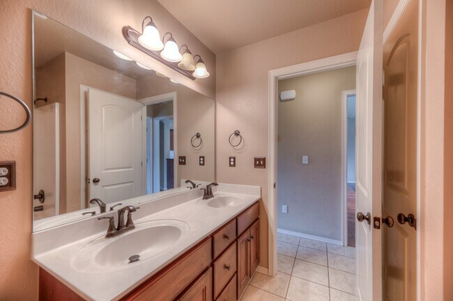 Building Photo - 1501 W Birmingham St