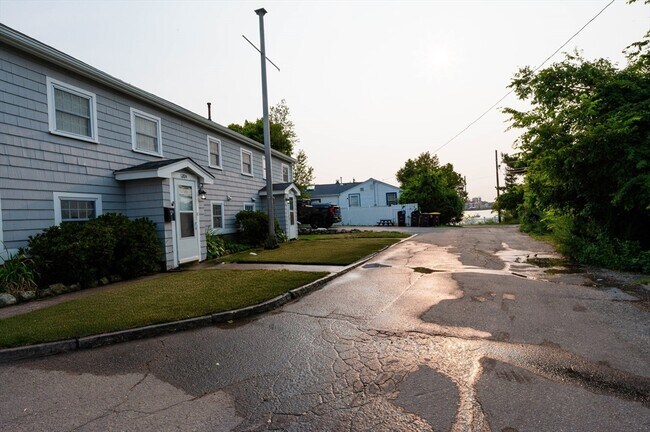 Building Photo - 120 Birchbrow Ave