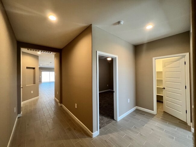 Building Photo - 18844 W Madison St