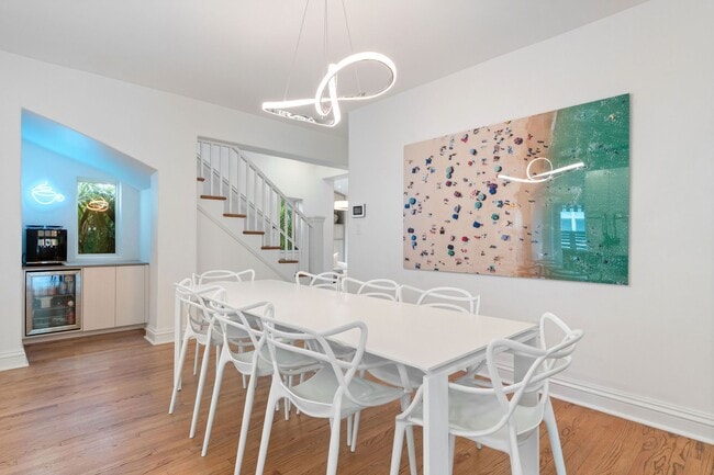 Building Photo - 634 W 47th St