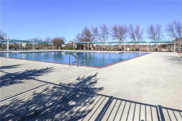 Building Photo - 1025 Lake Grove Dr