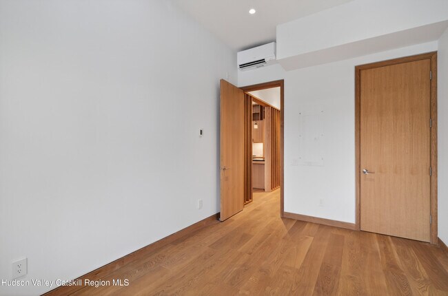 Building Photo - 316 Wall St