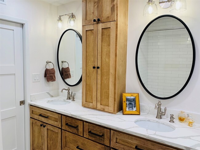 Building Photo - 8211 Katy Fwy