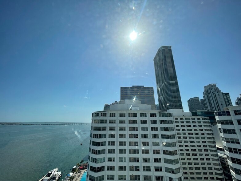 Building Photo - 801 Brickell Bay Dr